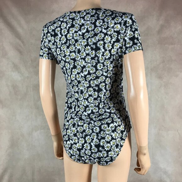 Inspired Hearts Black Daisy Floral V-neck Short Sleeve Bodysuit NWT LARGE - Picture 6 of 6